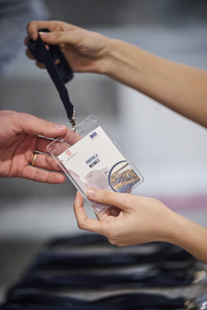 Agencija za grafički dizajn izrađuje promotivne materijale za edukaciju Ministarstva unutarnjih poslova u sklopu EU projekata AMIF, ISF i BMVI.